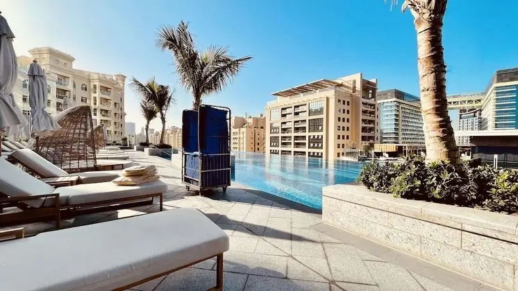 LUX Iconic Views at The Palm Tower 6