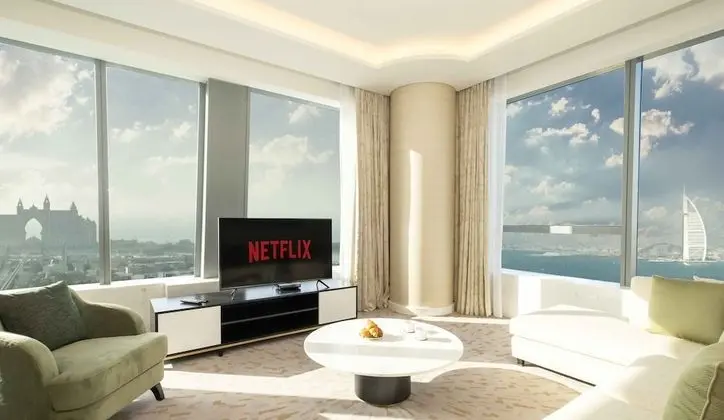 LUX Iconic Views at Palm Tower Suite 4
