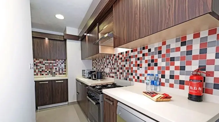 LUX Opulent Island Suite View 7 - Mutfak