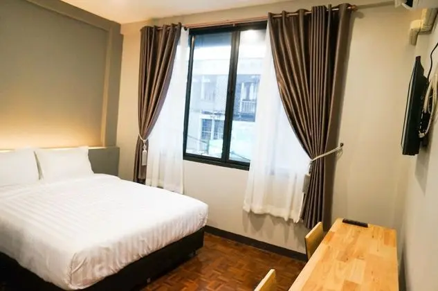 Lux Rooms Night Bazaar