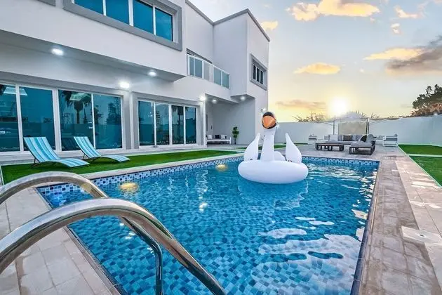 LUX White Modern Villa