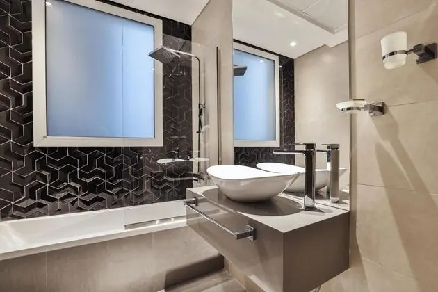 Luxe 1Bed Apt - Balcony & View - Banyo Tipleri