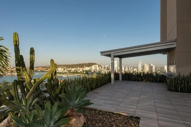 Luxe 1BR Apt With Amazing Water and City Views 2801 - Oda