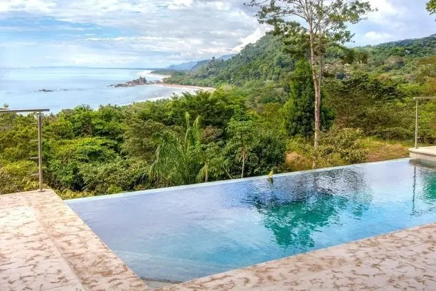 Luxe 4 Bdrm Villa w Epic Oceanview Infinity Pool