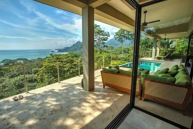 Luxe 4 Bdrm Villa w Epic Oceanview Infinity Pool - Oda