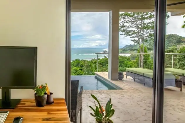 Luxe 4 Bdrm Villa w Epic Oceanview Infinity Pool - Oda