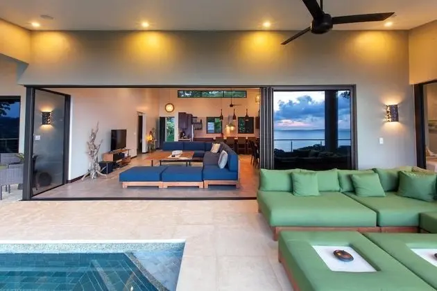 Luxe 4 Bdrm Villa w Epic Oceanview Infinity Pool - Oda