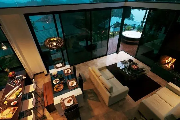 Luxe by The Charlee - Oda