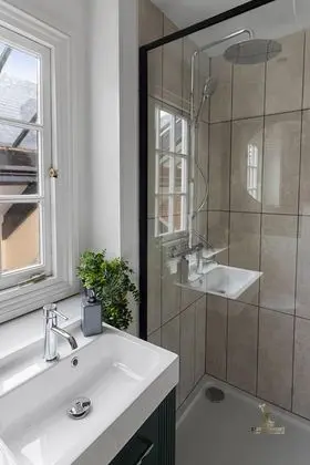 Luxe Courtyard Apt - Exeter City Centre - Banyo Tipleri