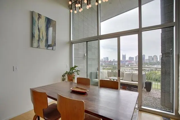 Luxe Downtown Penthouse with City Skyline Views - Oda Düzeni