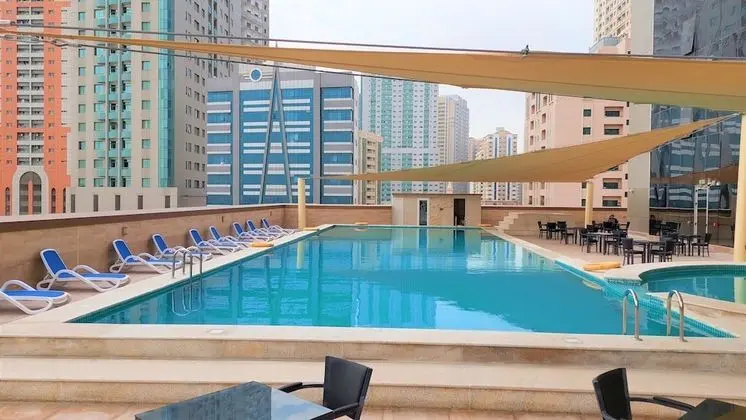Luxe Grand Hotel Apartments - Havuz