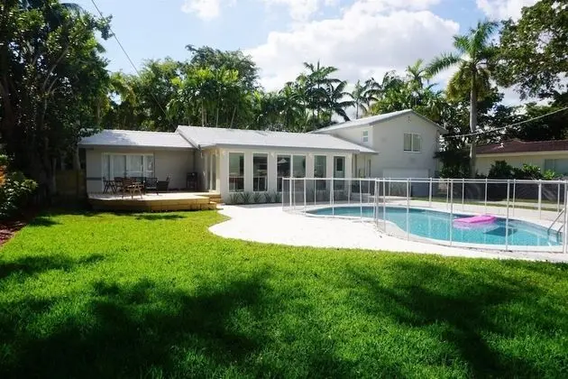 Luxe Miami Shores Home With Pool & BBQ