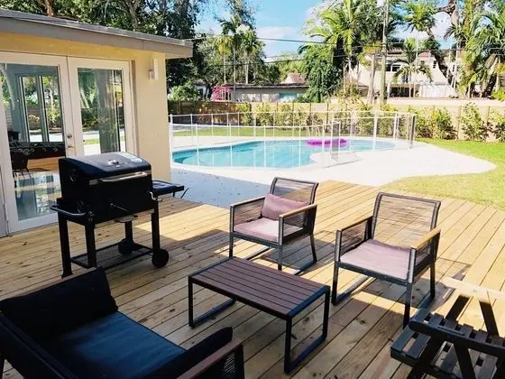 Luxe Miami Shores Home With Pool & BBQ - Havuz