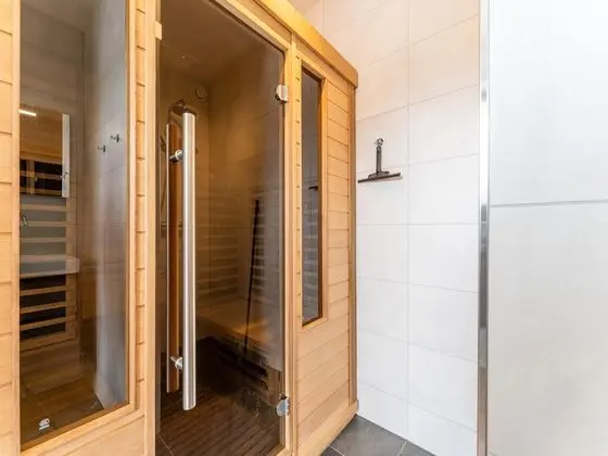 Luxe Villa in Zeewolde With Infrared Sauna - Spa