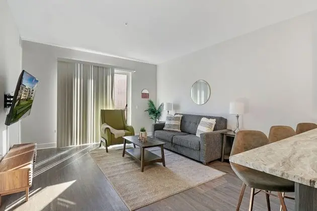 Luxurious 1BR Apt in Oakbrook - Oda Düzeni