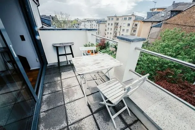 Luxurious 1BR Apt w Prkg & Jacuzzi Btub