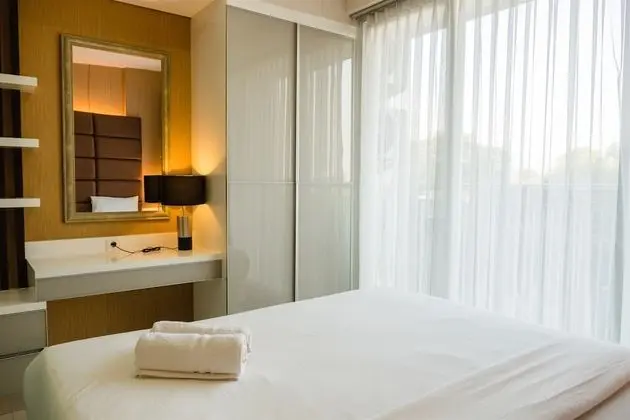 Luxurious 1BR At Dago Suites Apartment - Oda