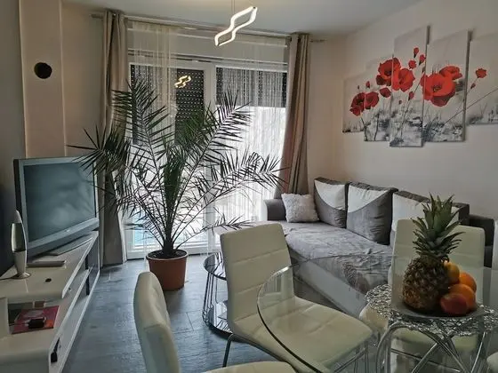 Luxurious 2-bed Appartment in Mandre With Pool - Öne Çıkan Resim