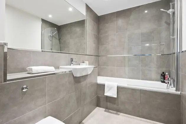 Luxurious 2 Bedroom Apartment With Free Parking - Banyo Özellikleri