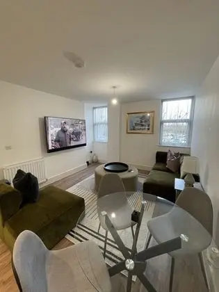 Luxurious 2 Bedroom Apartment With Free Parking - Bar