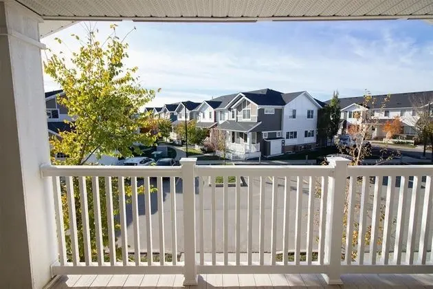 Luxurious 2 Bedroom Townhouse in South Winnipeg