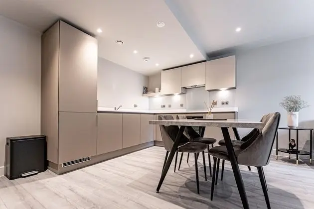 Luxurious 2 BR Apartment - Gym and Cinema Room - Birmingham City Centre