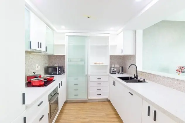 Luxurious 2BR apartment in Dubai Marina - Mutfak