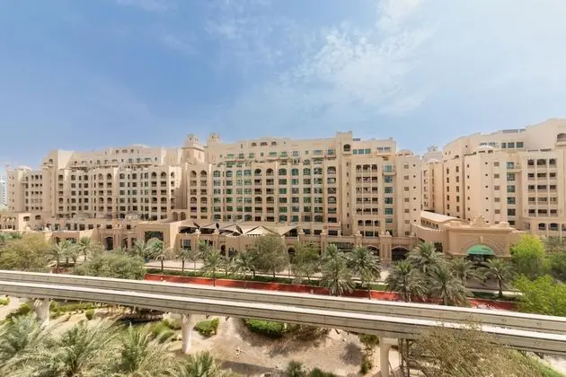 Luxurious 2BR With Beach Club Access