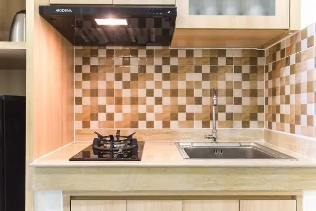 Luxurious 2Br At Meikarta Apartment - Mutfak