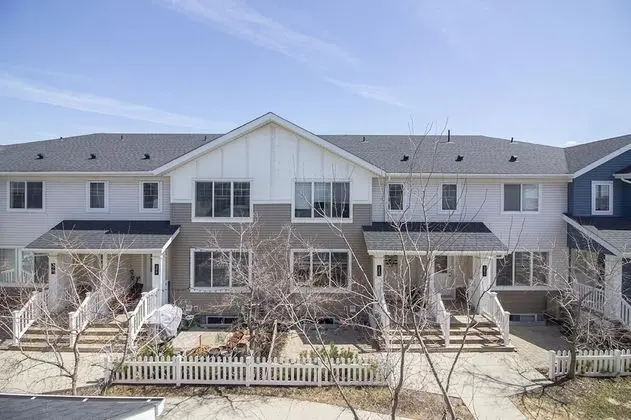 Luxurious 3 Bedroom Townhouse Free Parking and Wifi