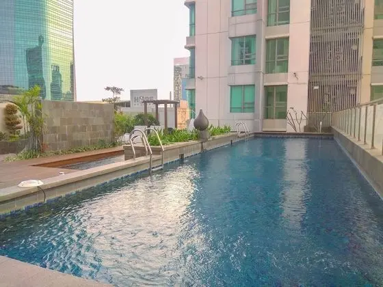 Luxurious 3BR at St. Moritz Apartment near Shopping Mall - Havuz