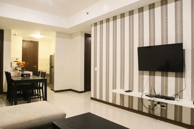 Luxurious 3BR at St. Moritz Apartment near Shopping Mall - Lobi