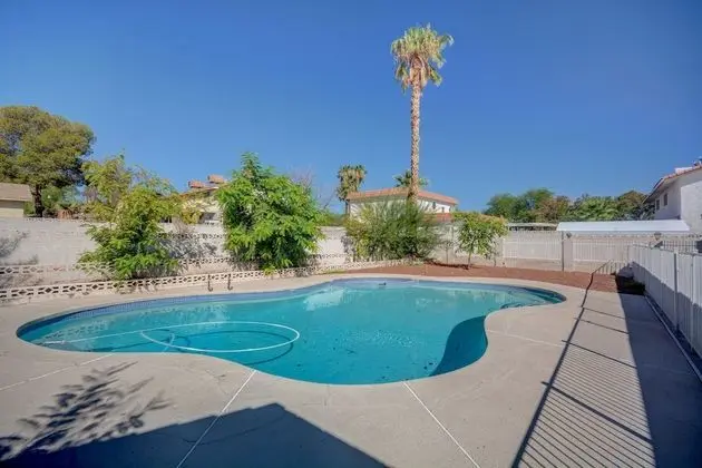 Luxurious 4BR House with Large Pool Near Strip - Havuz