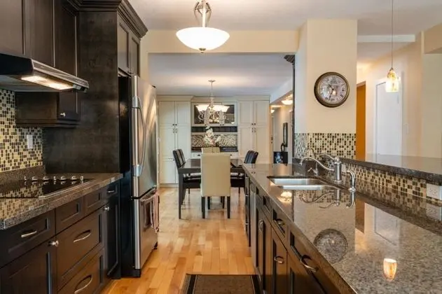 LUXURIOUS 5,500 sqft Home: 5 Br/5 Ba | PRIVATE Pool & Hot Tub | STEPS to Beach - Mutfak