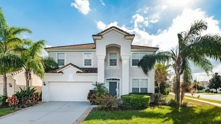 Luxurious 6 Bedroom 4 Bath Pool Home in Kissimmee Resort