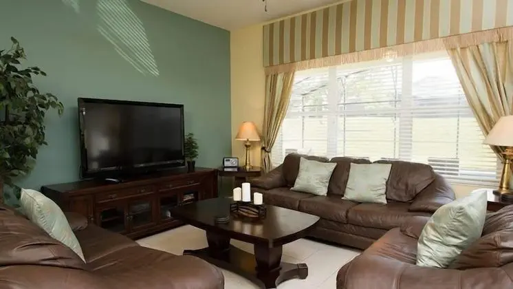 Luxurious 6 Bedroom 4 Bath Villa in Windsor Hills Resort