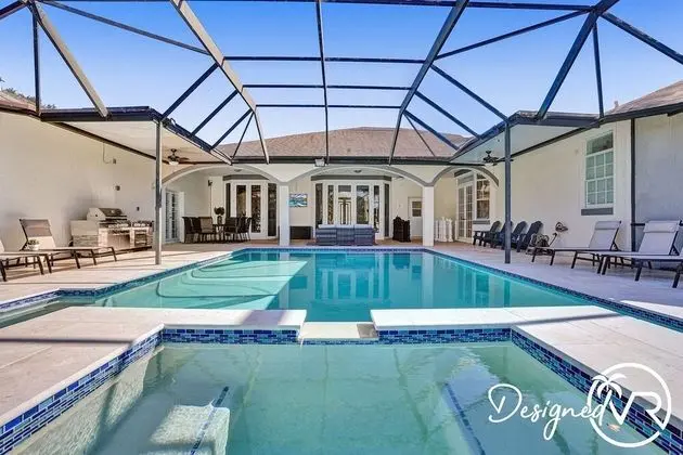 Luxurious 8BR Family Estate with Pool - Havuz