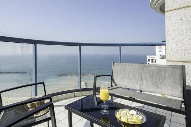 Luxurious 90sqm 2BR Beach Front