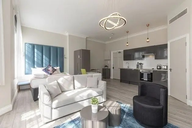 Luxurious Air Conditioned Apt High Street Kensington