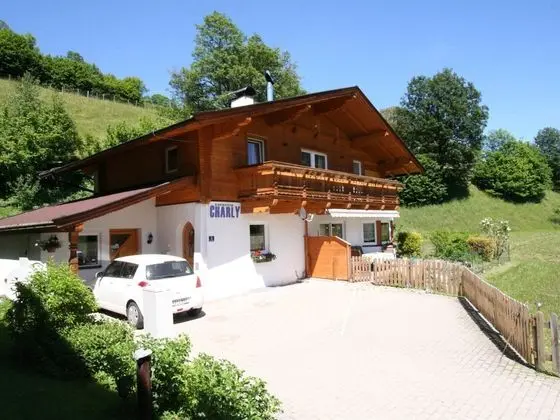 Luxurious Apartment in Brixen im Thale Tyrol With Balcony - Dış Mekan