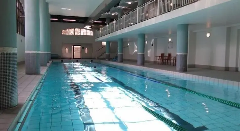 Luxurious Apartment in Century City - Havuz