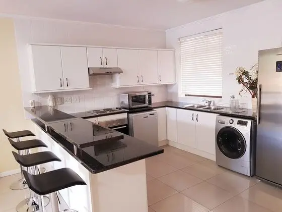 Luxurious Apartment in Century City - Mutfak