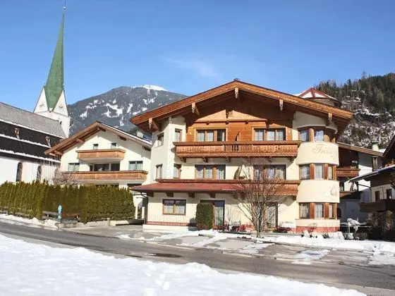 Luxurious Apartment in Kaltenbach With Sauna - Dış Mekan