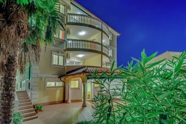 Luxurious Apartment in Kvarner by Sea - Dış Mekan