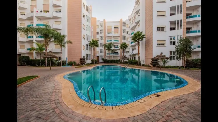 Luxurious Apartment Nouacer Near the Airport Witth Garden View - Havuz