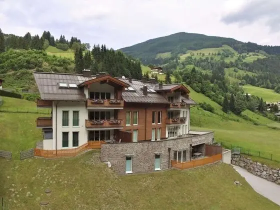 Luxurious Apartment in Saalbach-hinterglemm Near Ski Area