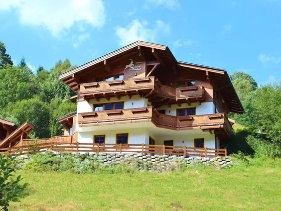 Luxurious Apartment in Saalbach-hinterglemm Near Ski Area