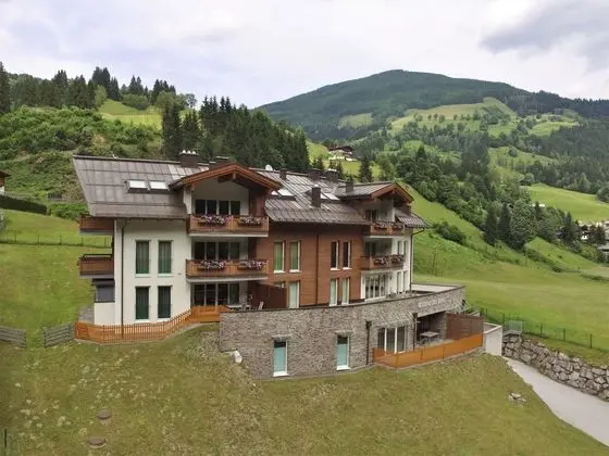 Luxurious Apartment in Saalbach-hinterglemm Near Ski Area - Öne Çıkan Resim