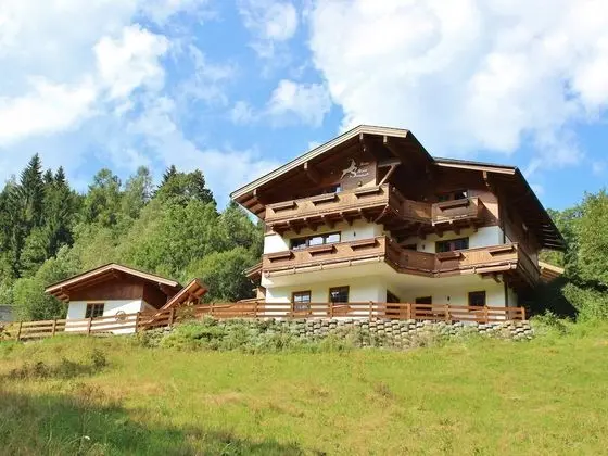 Luxurious Apartment in Saalbach-hinterglemm With Terrace - Dış Mekan