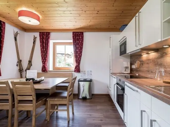 Luxurious Apartment in Saalbach-hinterglemm With Terrace - Yerinde Yemek